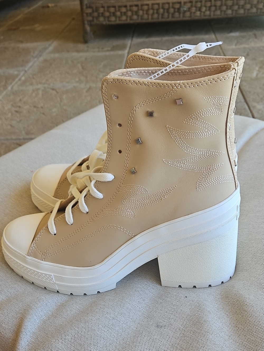 CONVERSE Chuck 70 De Luxe Heel Platform Western Glam Leather Lace-up Boot Quarry - Picture 10 of 14